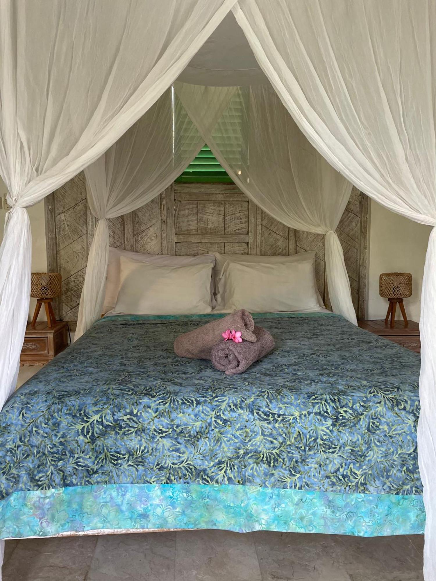 Captain Coconuts Gili Air Exterior photo