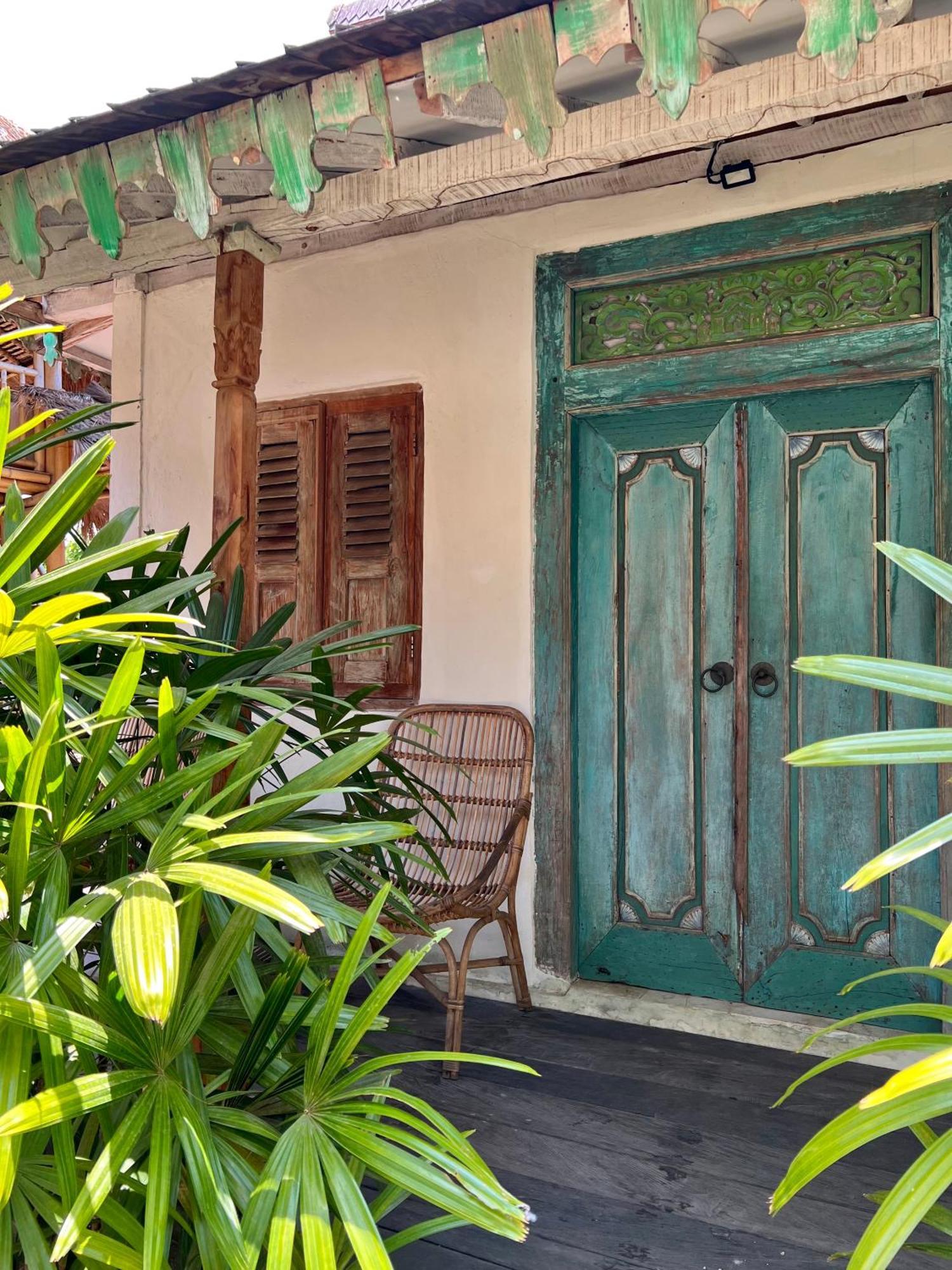 Captain Coconuts Gili Air Exterior photo