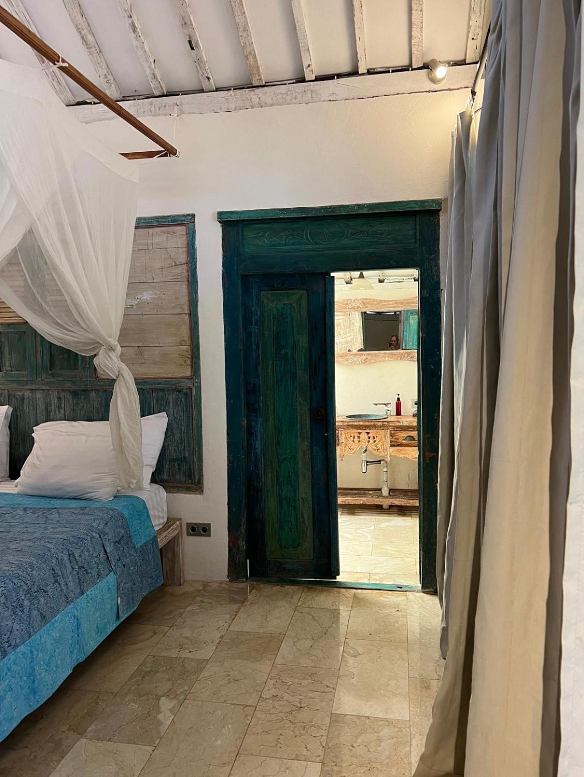 Captain Coconuts Gili Air Exterior photo