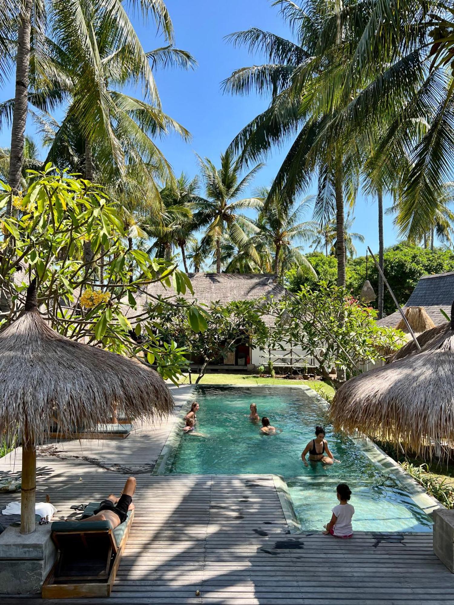 Captain Coconuts Gili Air Exterior photo